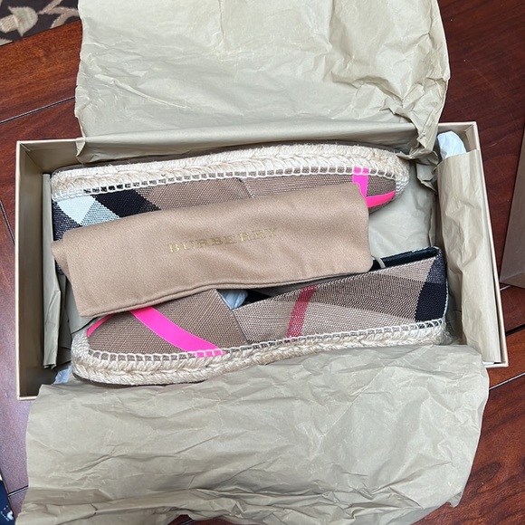 TODAY ONLY 💋 NWT BURBERRY ESPADRILLE FULL SET - Picture 7 of 8